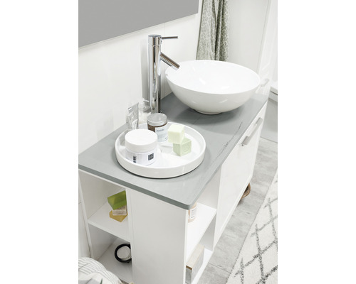 Tvättställ med bänkskiva, blandare och badrumstillbehör