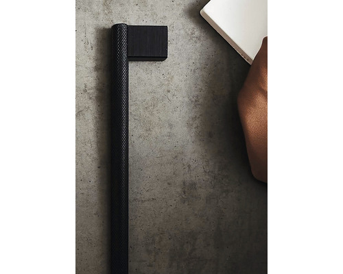 Svart handdukshållare för väggmontering