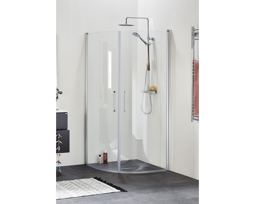 Duschkabin med huvud- och handdusch i badrummet