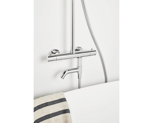 Duscharmatur för utanpåliggande montering med handdusch på ett badkar