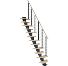 Spiraltrappa med trätrappsteg och räcke