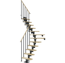 Spiraltrappa med trätrappsteg och metallräcke