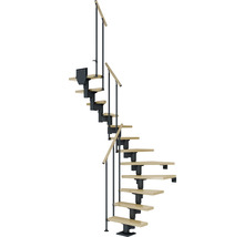 Spiraltrappa med trätrappsteg och metallräcke