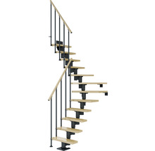 Spiraltrappa med trätrappsteg och räcke