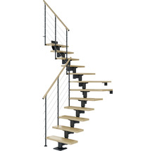 Spiraltrappa med trästeg, metallräcke och handledare
