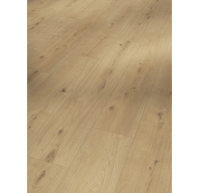 Installation av ljust laminatgolv med träutseende