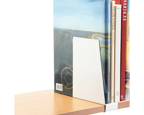 Bokstöd i metall med böcker på en hylla