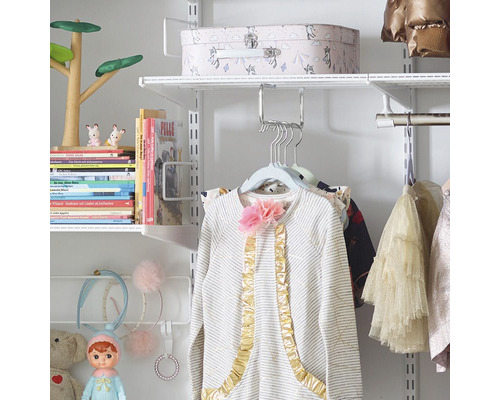 Barnrum med hyllsystem för förvaring av kläder och leksaker