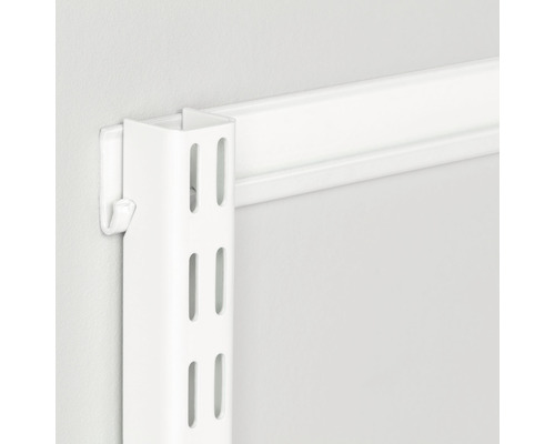 Väggskena och bärskena för hyllsystem