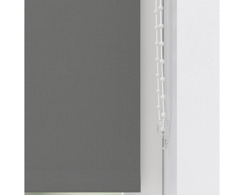 Grå rullgardin med kedjedrag för fönsterdekoration