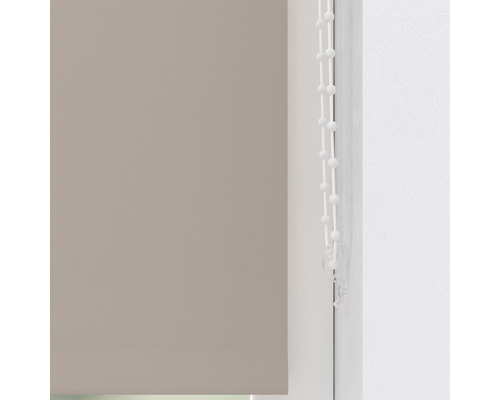 Närbild av en rullgardin med kedjedrift