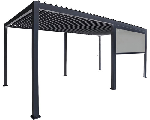 Pergola med lamelltak och insynsskydd