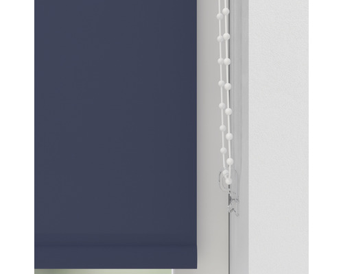 Rullgardin med kedjedrag i fönster