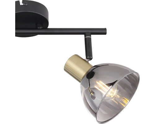 Taklampa med en spotlight och metallelement