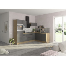 Modernt kök med grå skåp, trästruktur och fläkt