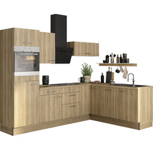 Komplett kök med inbyggnadsugn, fläkt och diskho i trälook