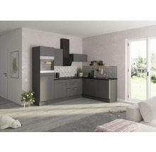 Grått hörn kök med diskho, spis och fläkt i ett ljust rum