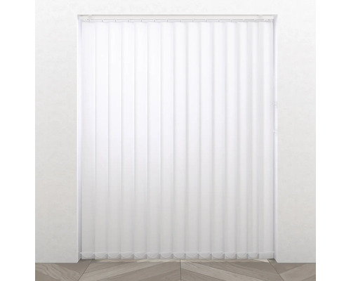 Vertikal persienn som insynsskydd och solskydd framför ett fönster