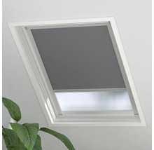 Takfönster med grå mörkläggningsgardin