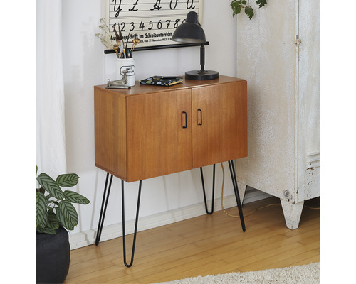Träskåp med två dörrar och svarta metallben