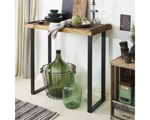 Dekorativt konsolbord av trä med metallram i hallen