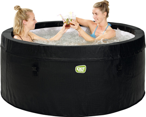 Uppblåsbar bubbelpool med två kvinnor som njuter av cocktails