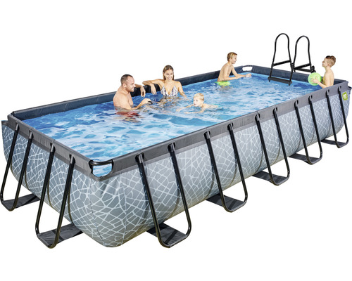 Rektangulär ram pool med stege och badande människor