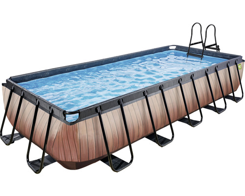 Rektangulär pool med träutseende och stege