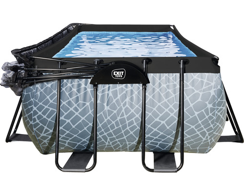 Rektangulär pool med ram och vatten