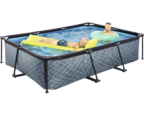 Rektangulär stålramspool med pojkar på luftmadrass och badring