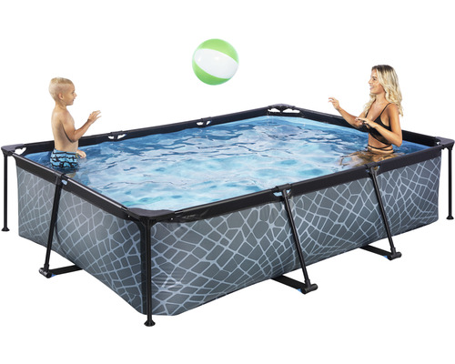 Rektangulär ram pool med personer och en boll