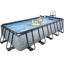 Rektangulär swimmingpool med stålram, stege och lekande barn