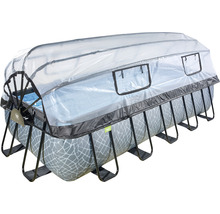 Pool med transparent poolöverdrag för skydd mot väder och vind