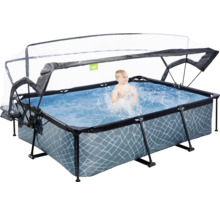 Rektangulär pool med tak och lekande barn