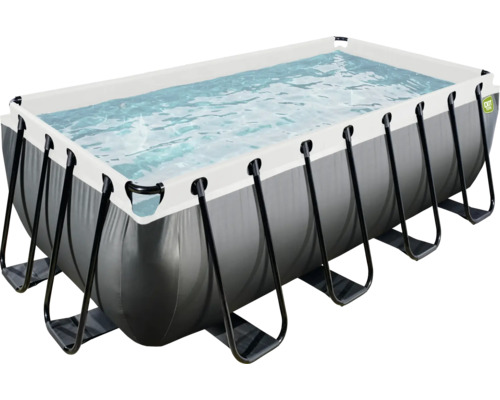 Rektangulär stålramspool fylld med vatten