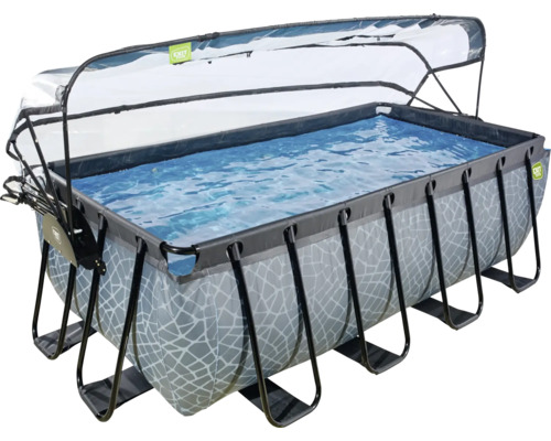 Rektangulär pool med tak för skydd mot väder och vind