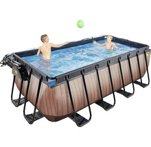 Rektangulär ram pool med trädesign och lekande barn i vattnet