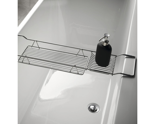 Badkarsbricka i metall med tvålpump på badkar