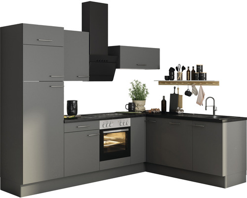 Modernt kök med grå skåp, fläkt och diskho