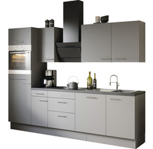 Modernt kök med skåp, lådor, diskho, blandare, ugn och köksfläkt