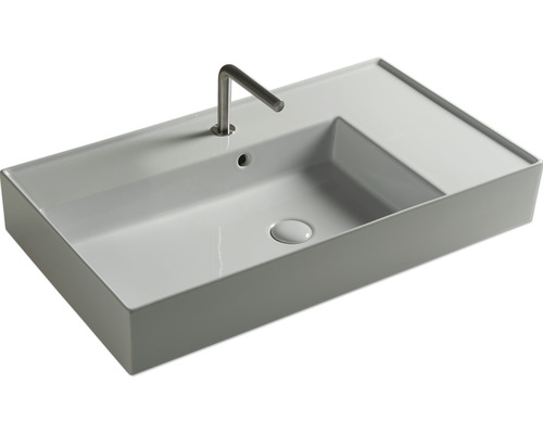 Rektangulär tvättställ av keramik med armatur