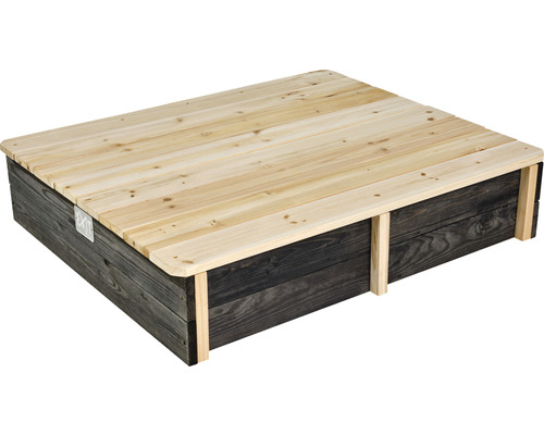 Täckt sandlåda av trä