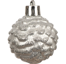 Julgranskula med glittrande accenter