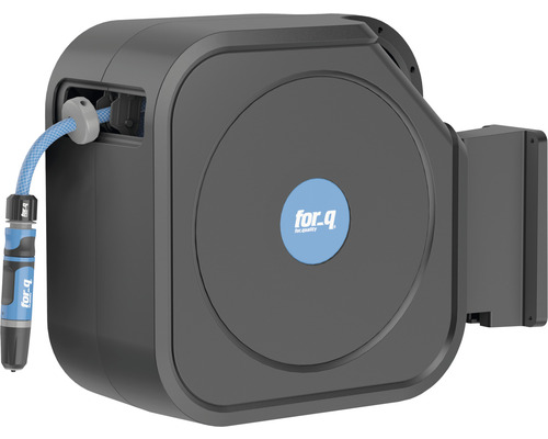 Upprullningsbar slangbox med trädgårdsslang och for.q logotyp