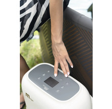 Kontrollpanel för en MSpa bubbelpool med hand