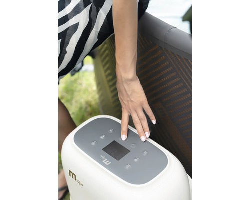 Kontrollpanel för en MSpa bubbelpool med hand