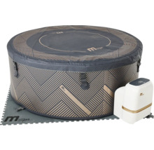 Uppblåsbar rund MSpa bubbelpool med tillbehör på en matta