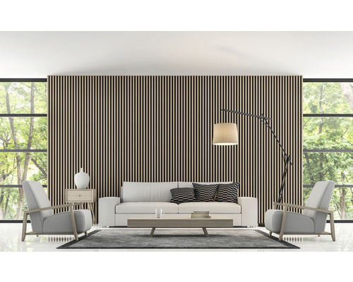 Modernt vardagsrum med träpanelvägg, soffa och fåtöljer