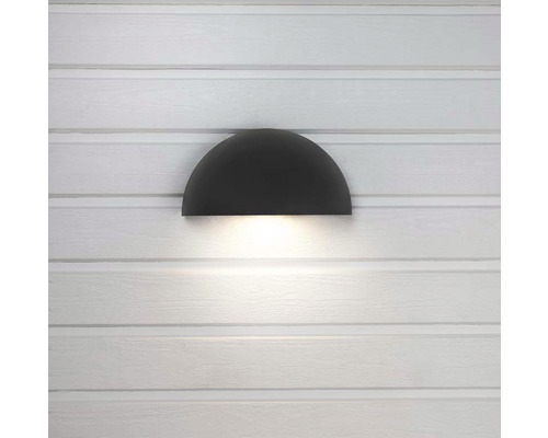 Halvrund vägglampa av metall för utomhusbruk