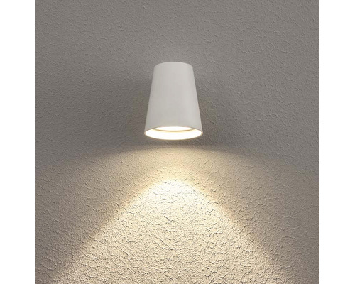 Vägglampa av metall med ljussken